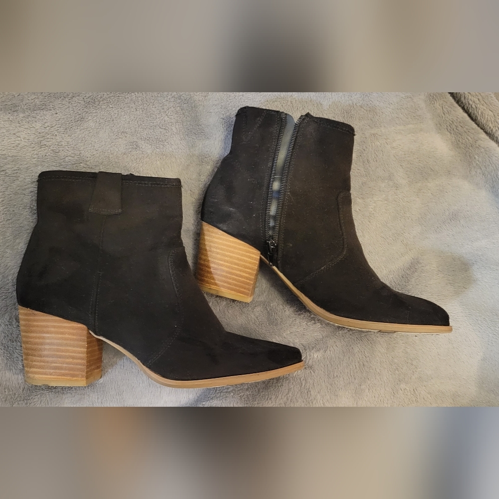 Carlos Santana Black Suade ancle boots